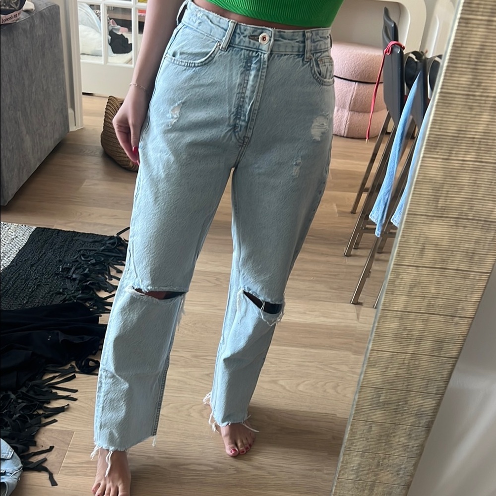 Zara Blue Straight Leg Jeans with Vintage-Inspired Style